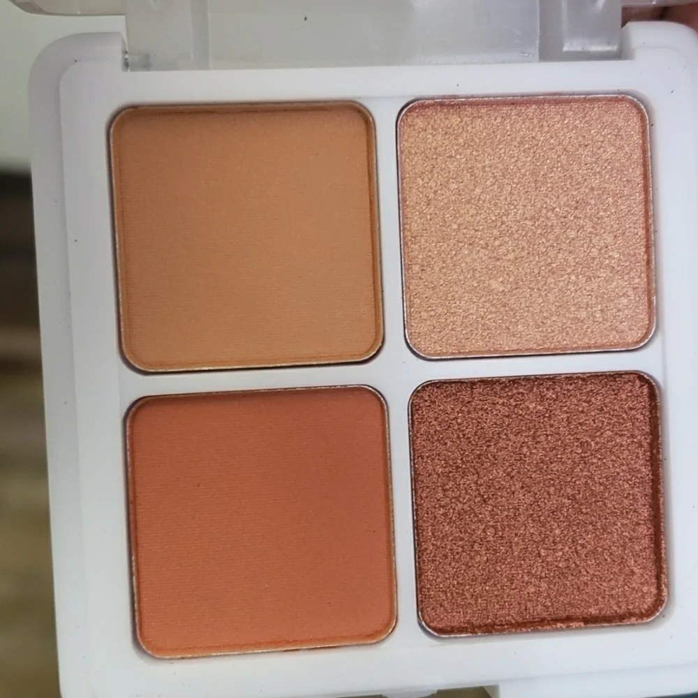 Floss Eyeshadow Quad Just Peachy New in Box Unused Full Size